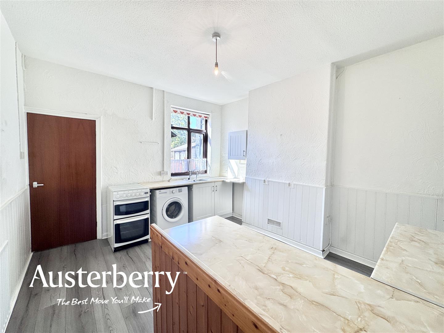 2 bed property in Goldenhill Road, Stoke-On-Trent